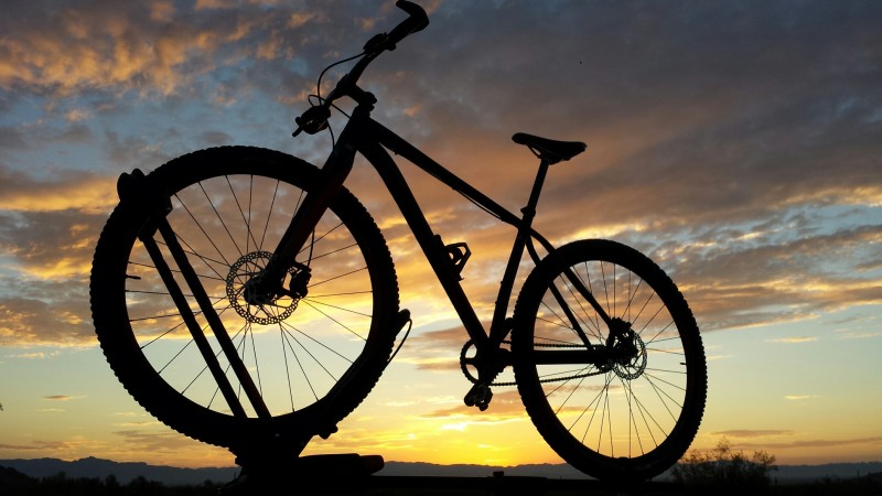 Silhouette_of_bike
