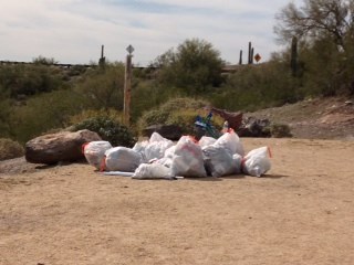Shoreline_Cleanup_CA_bags